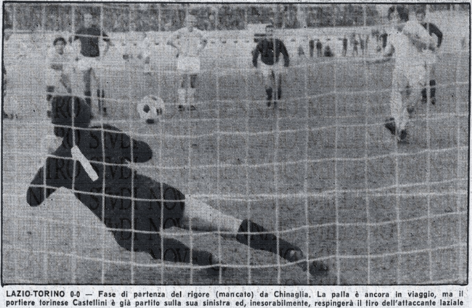 1972.12.24 Lazio-Torino 0-0 Castellini para il rigore a Chinaglia fotoWTM